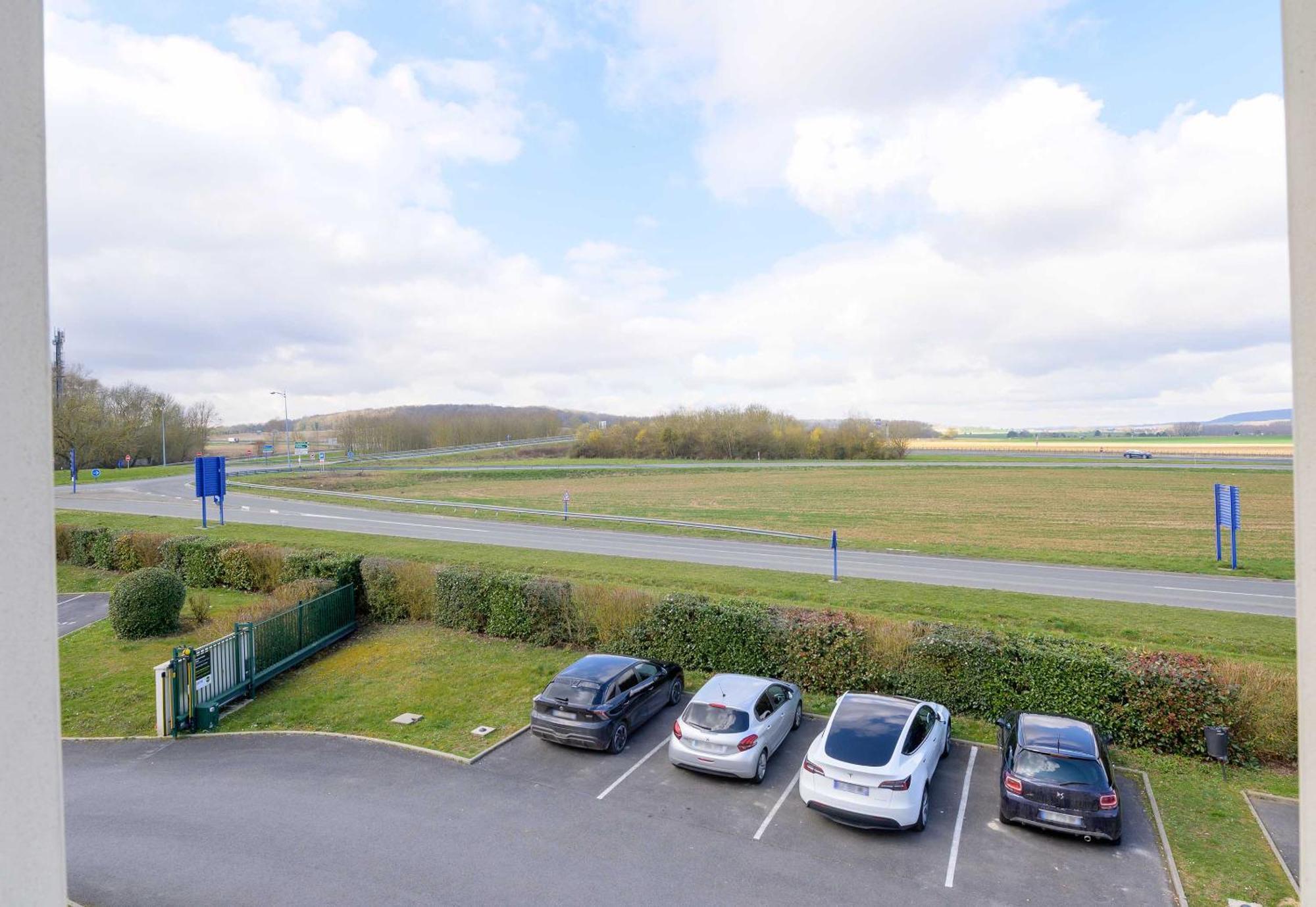 B&B Hotel Compiegne Thourotte Buitenkant foto