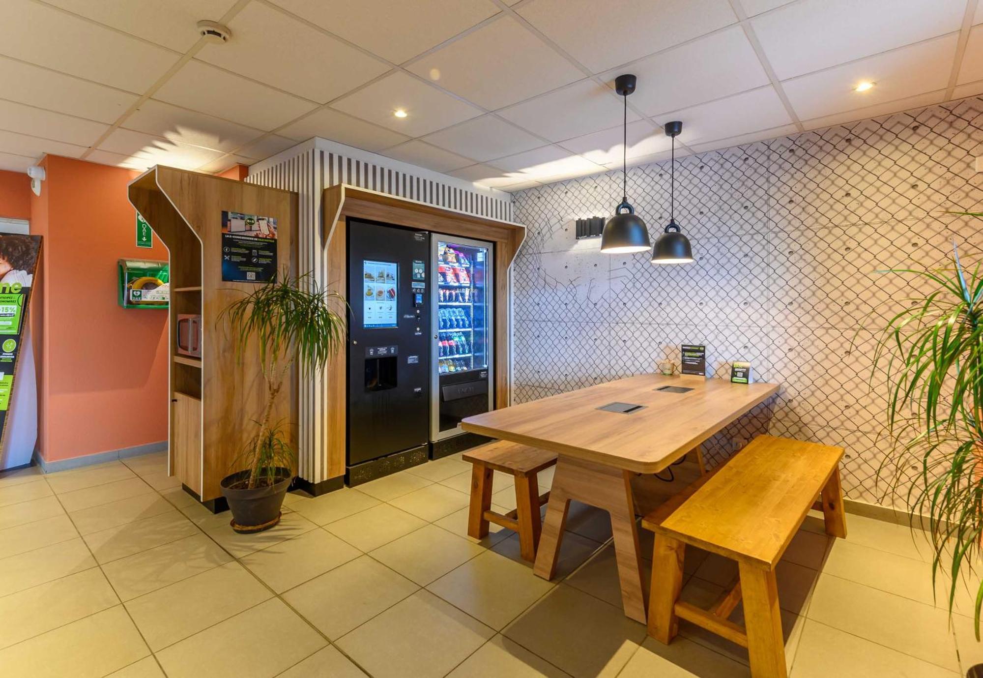 B&B Hotel Compiegne Thourotte Buitenkant foto
